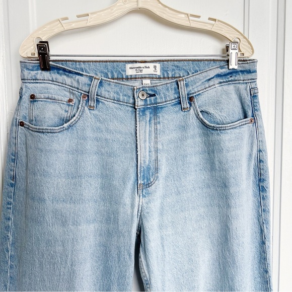 A&F • Curve Love Low Rise Baggy Jean medium light wash faded distressed loose - Picture 3 of 12